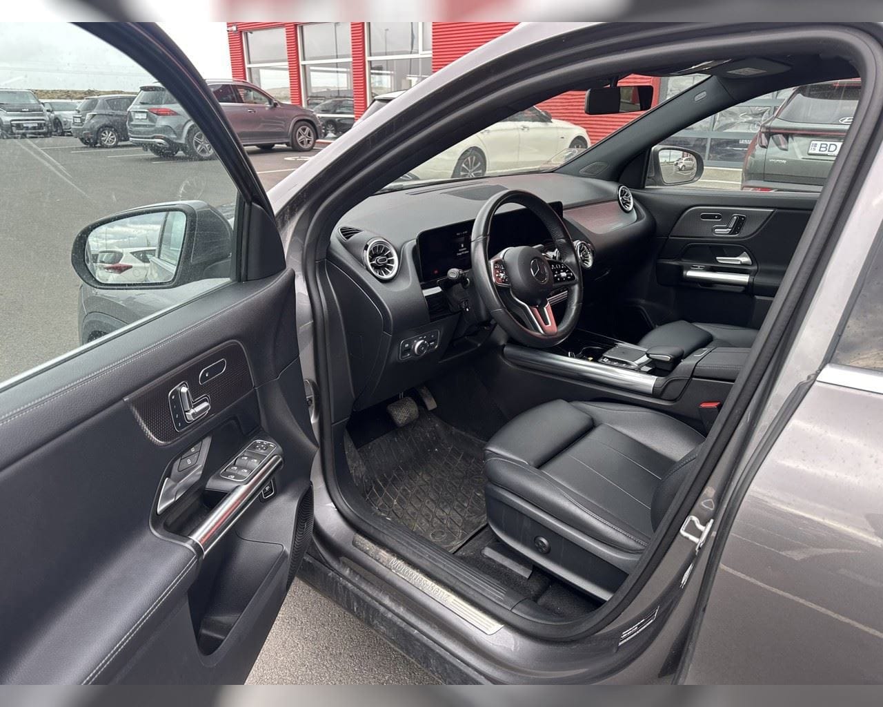 MERCEDES-BENZ EQA 250