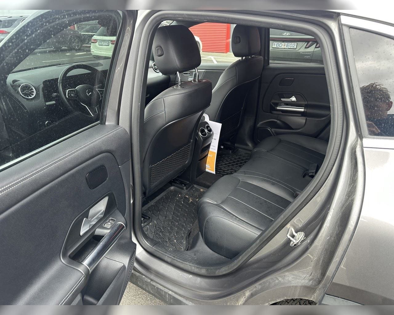 MERCEDES-BENZ EQA 250