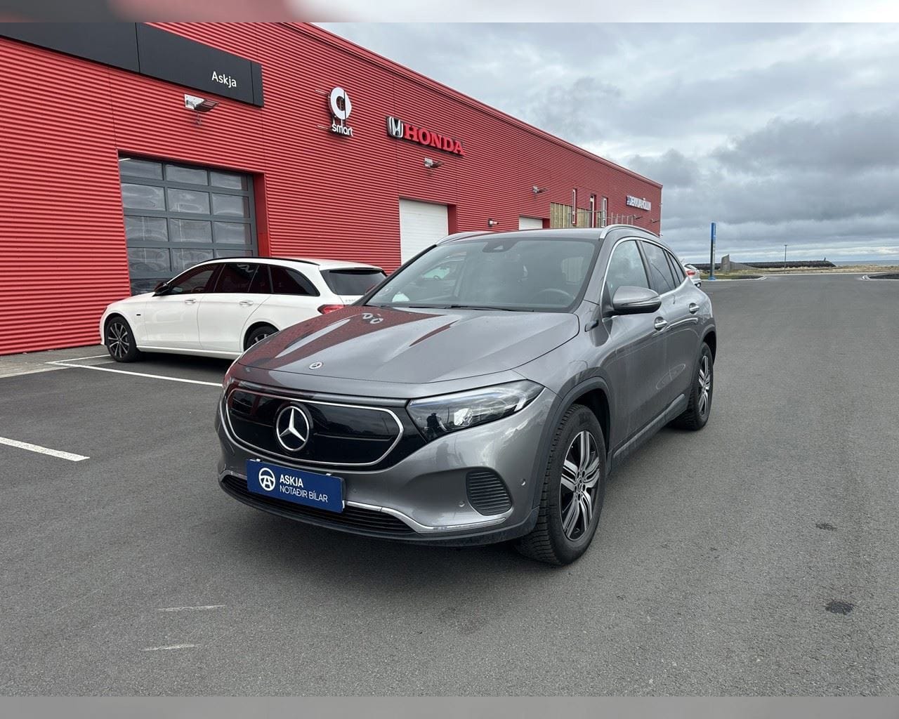 MERCEDES-BENZ EQA 250