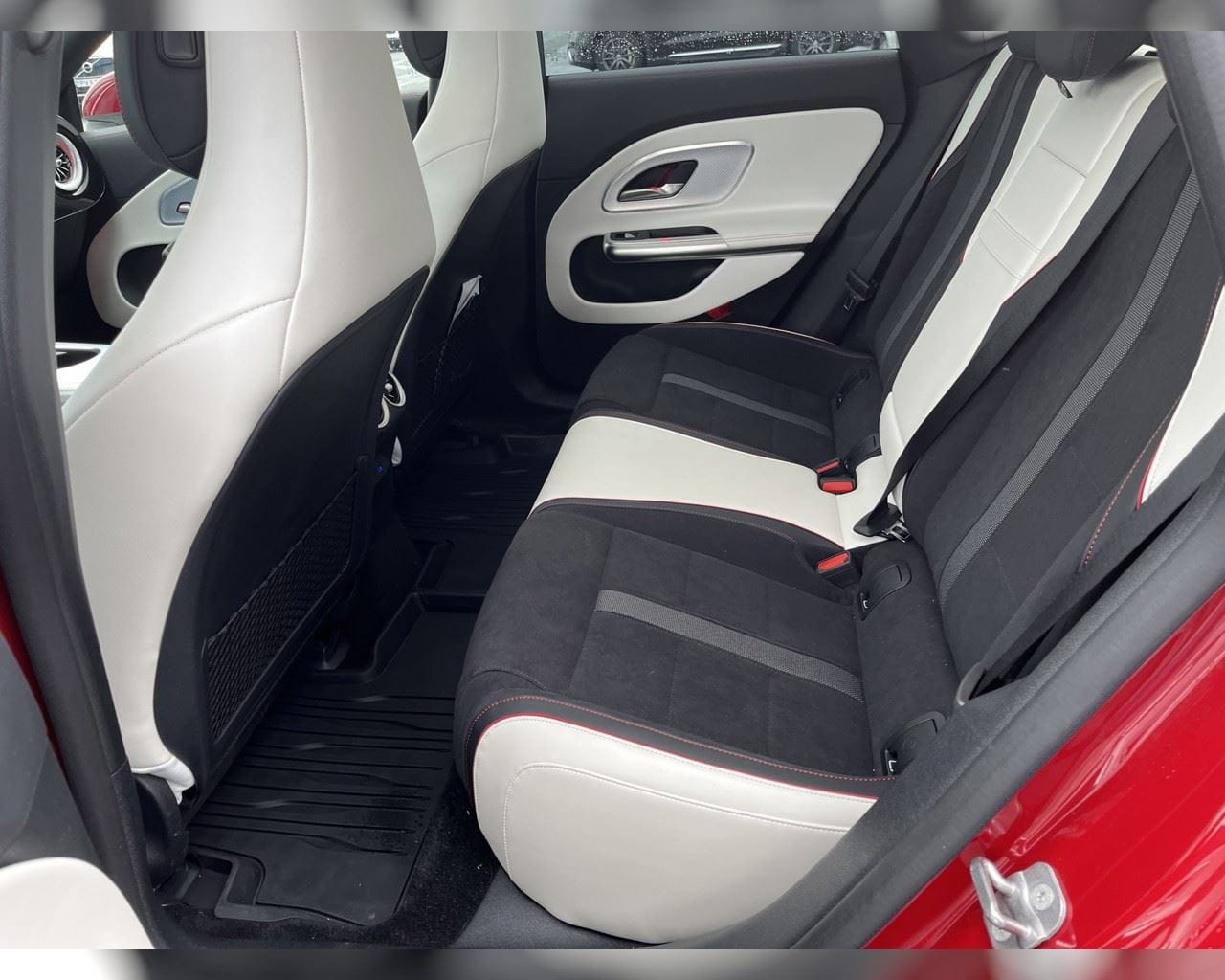 MERCEDES-BENZ CLA 350 4MATIC PROGRESSIVE