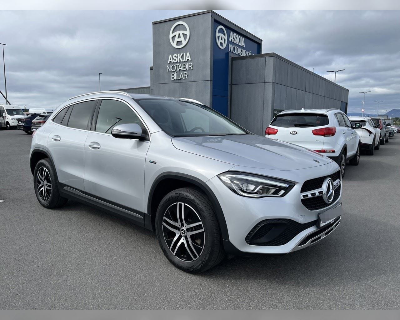 MERCEDES-BENZ GLA 250 E PROGRESSIVE