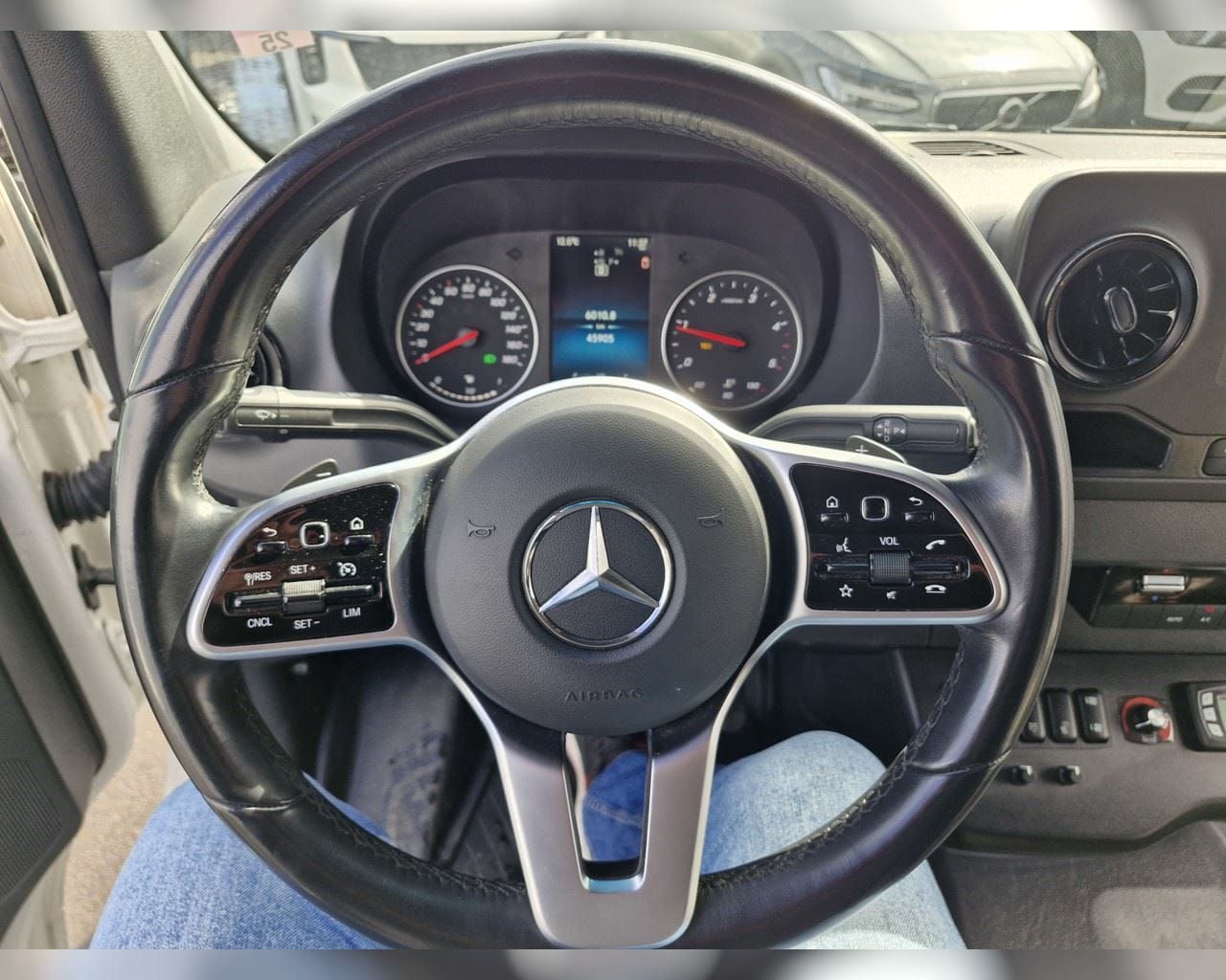 MERCEDES-BENZ SPRINTER 519 16+1+1