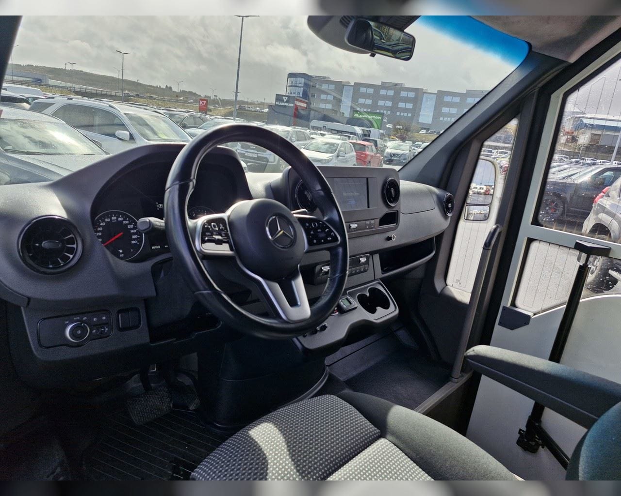 MERCEDES-BENZ SPRINTER 519 16+1+1
