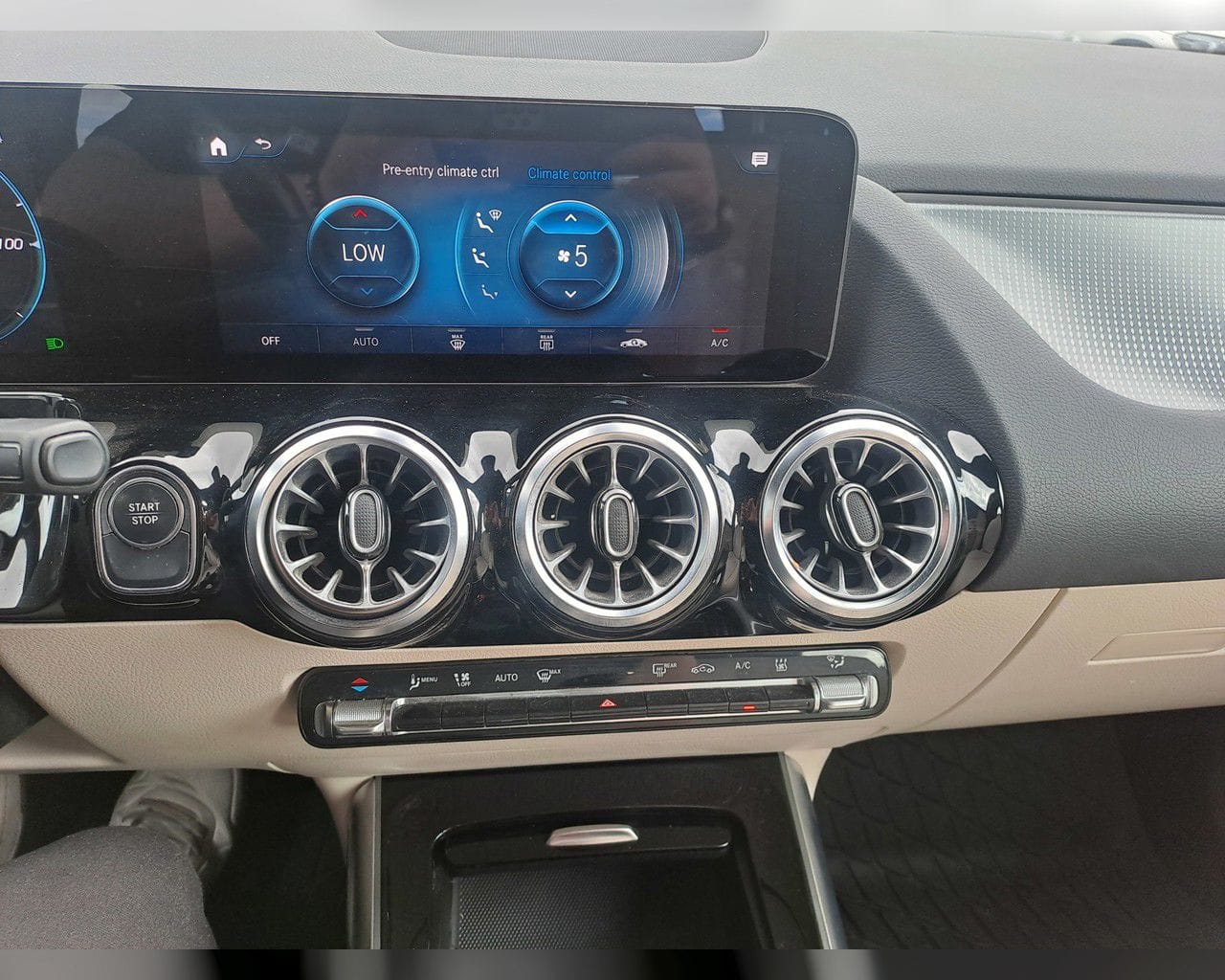 MERCEDES-BENZ EQA 300 PURE 4MATIC