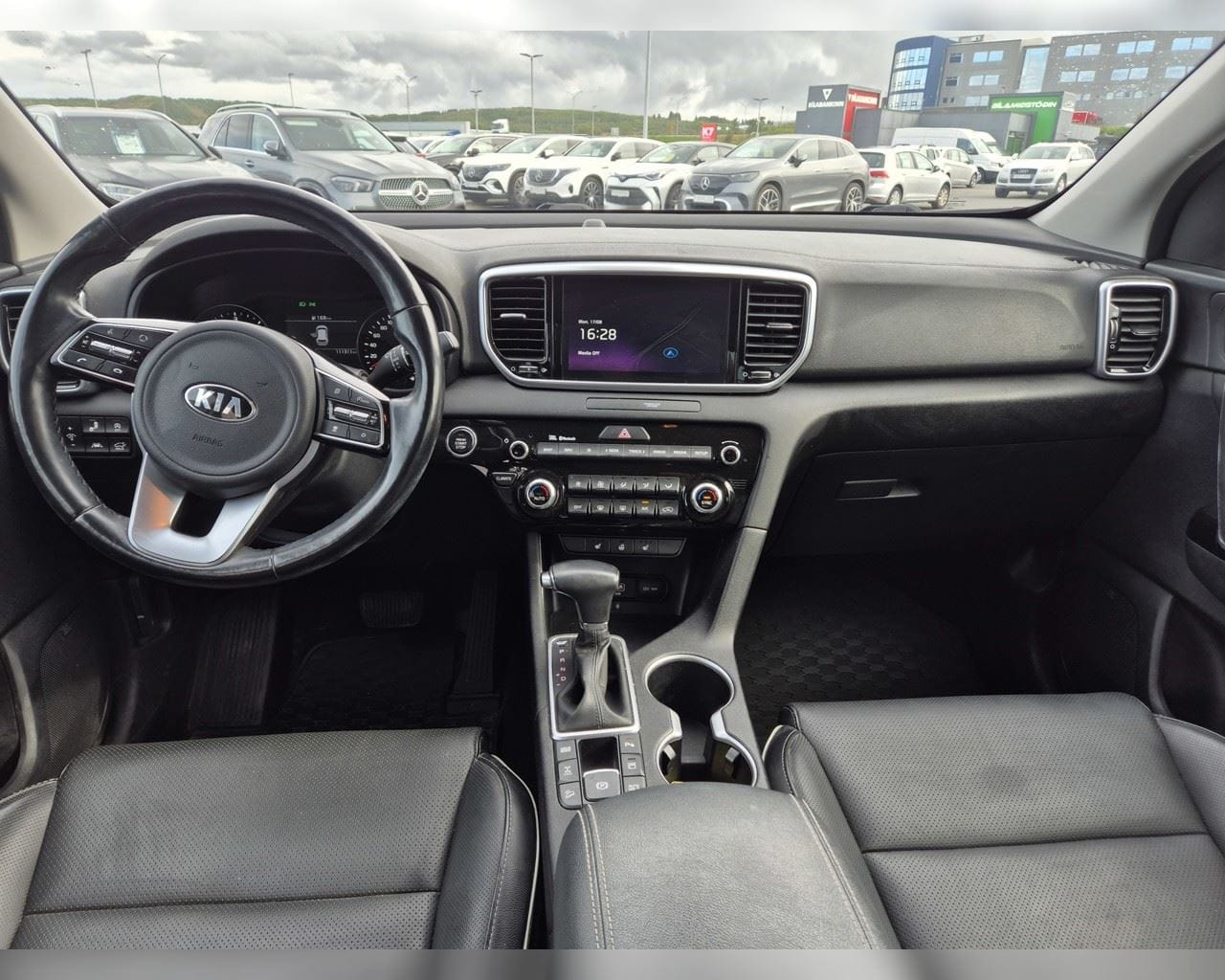 KIA SPORTAGE LUXURY