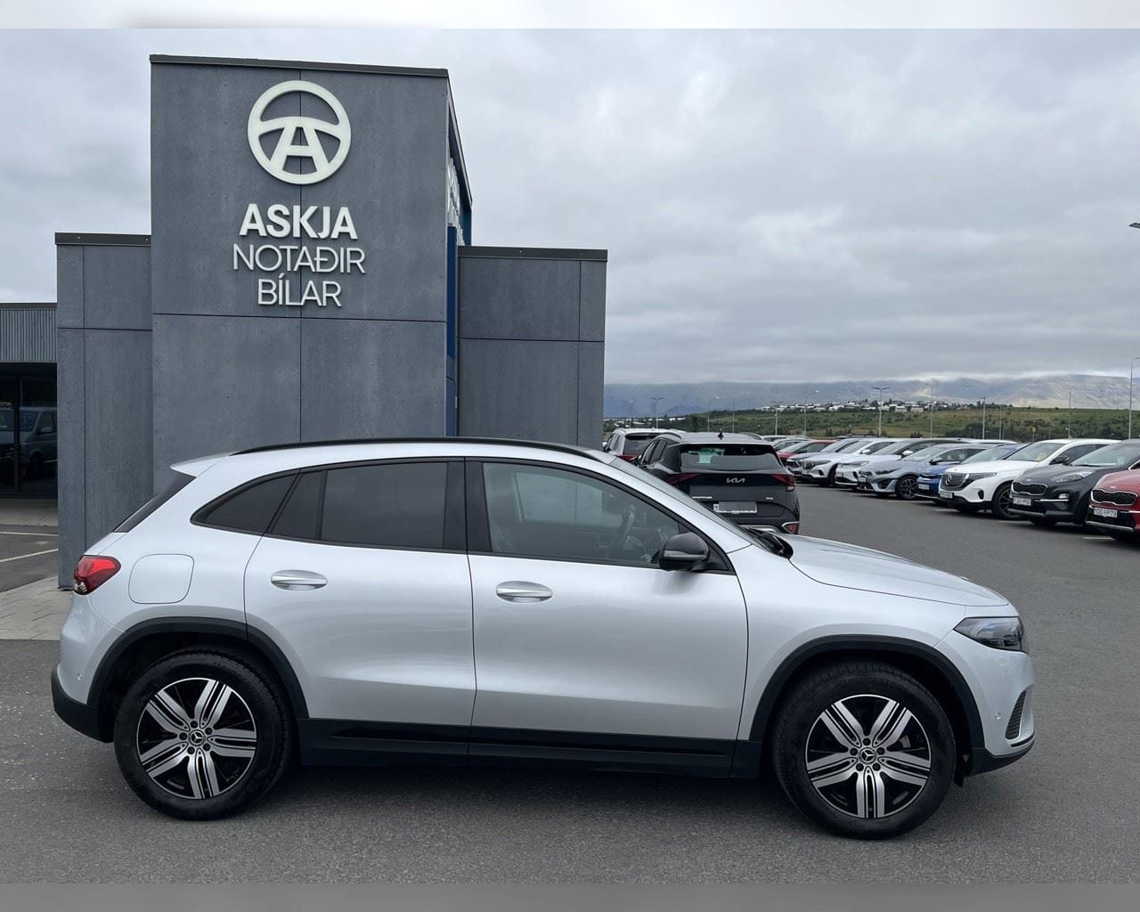 MERCEDES-BENZ EQA 300 4MATIC PROGRESSIVE