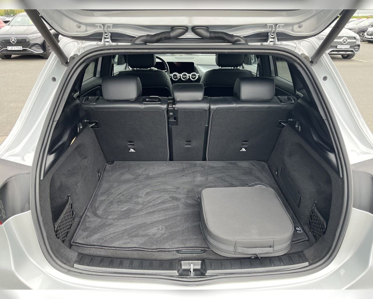 MERCEDES-BENZ EQA 300 4MATIC PROGRESSIVE