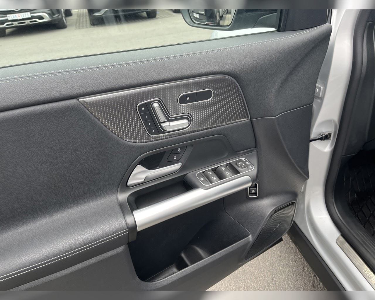 MERCEDES-BENZ EQA 300 4MATIC PROGRESSIVE