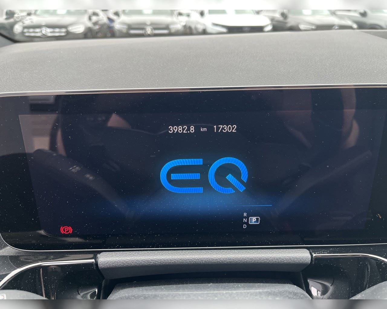 MERCEDES-BENZ EQA 300 4MATIC PROGRESSIVE