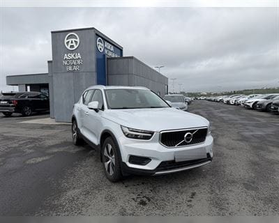 VOLVO XC40 MOMENTUM PRO T5