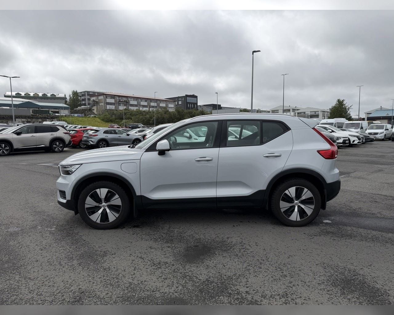 VOLVO XC40 MOMENTUM PRO T5