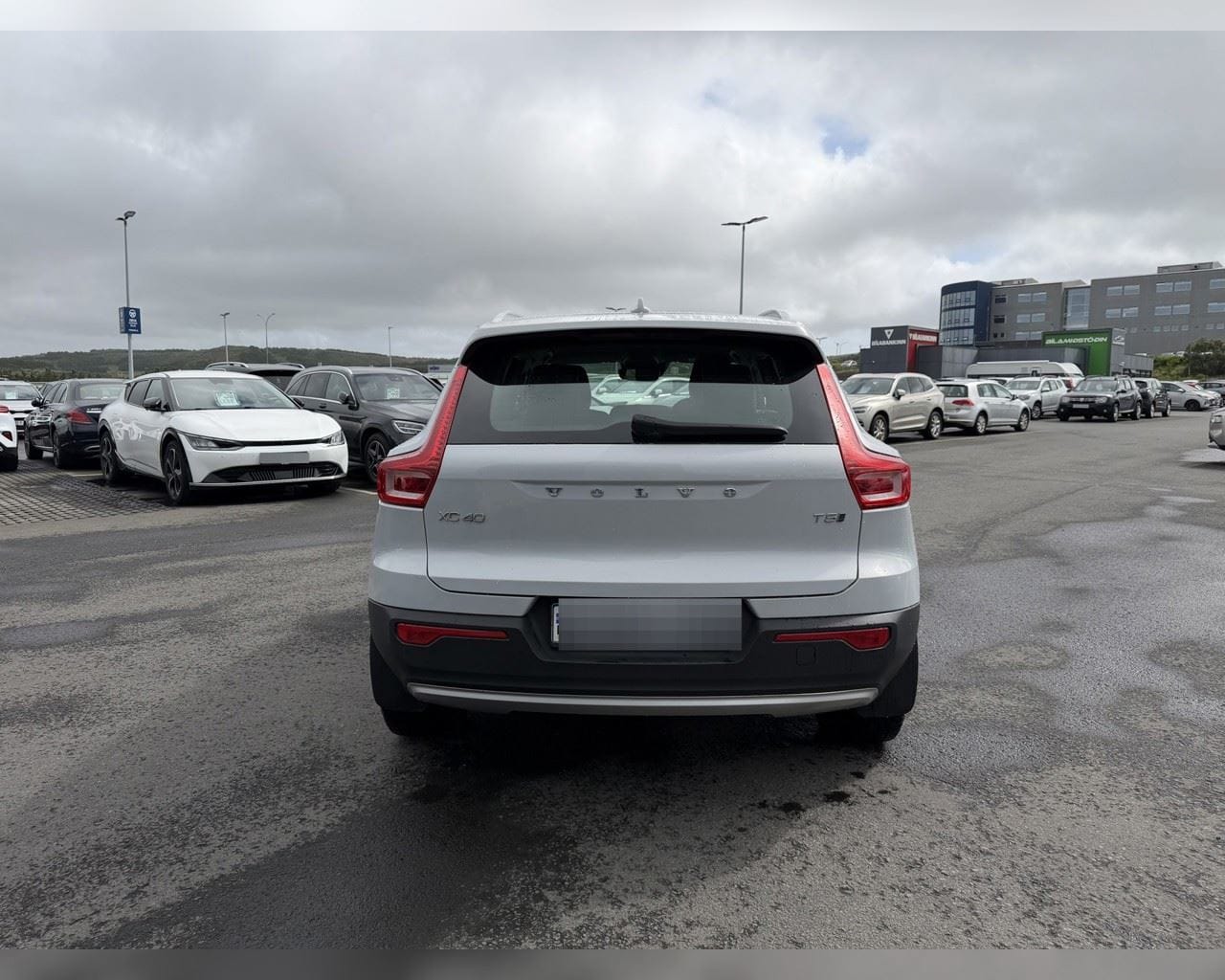 VOLVO XC40 MOMENTUM PRO T5