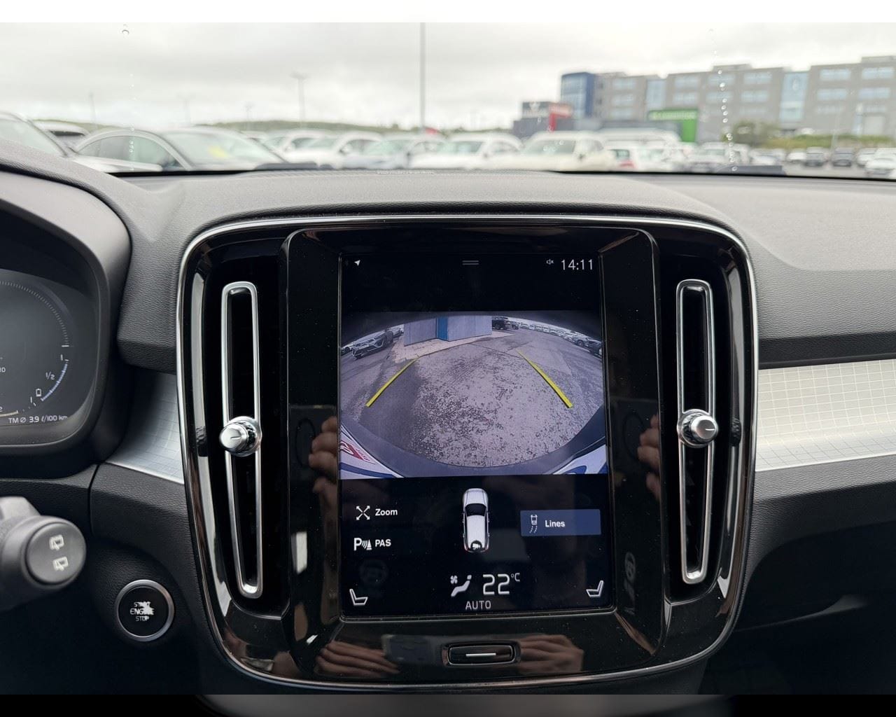 VOLVO XC40 MOMENTUM PRO T5