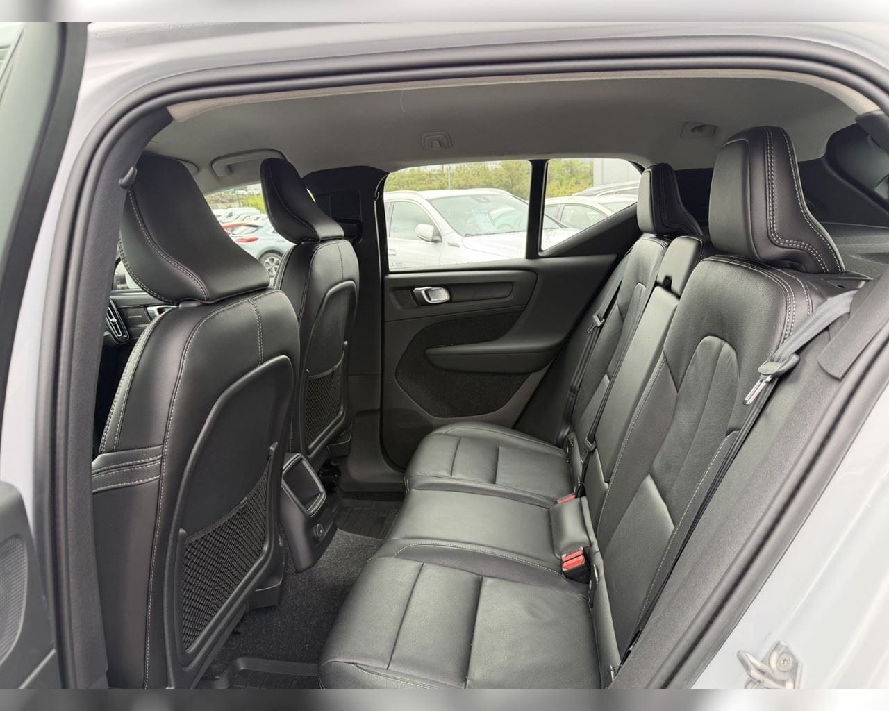 VOLVO XC40 MOMENTUM PRO T5