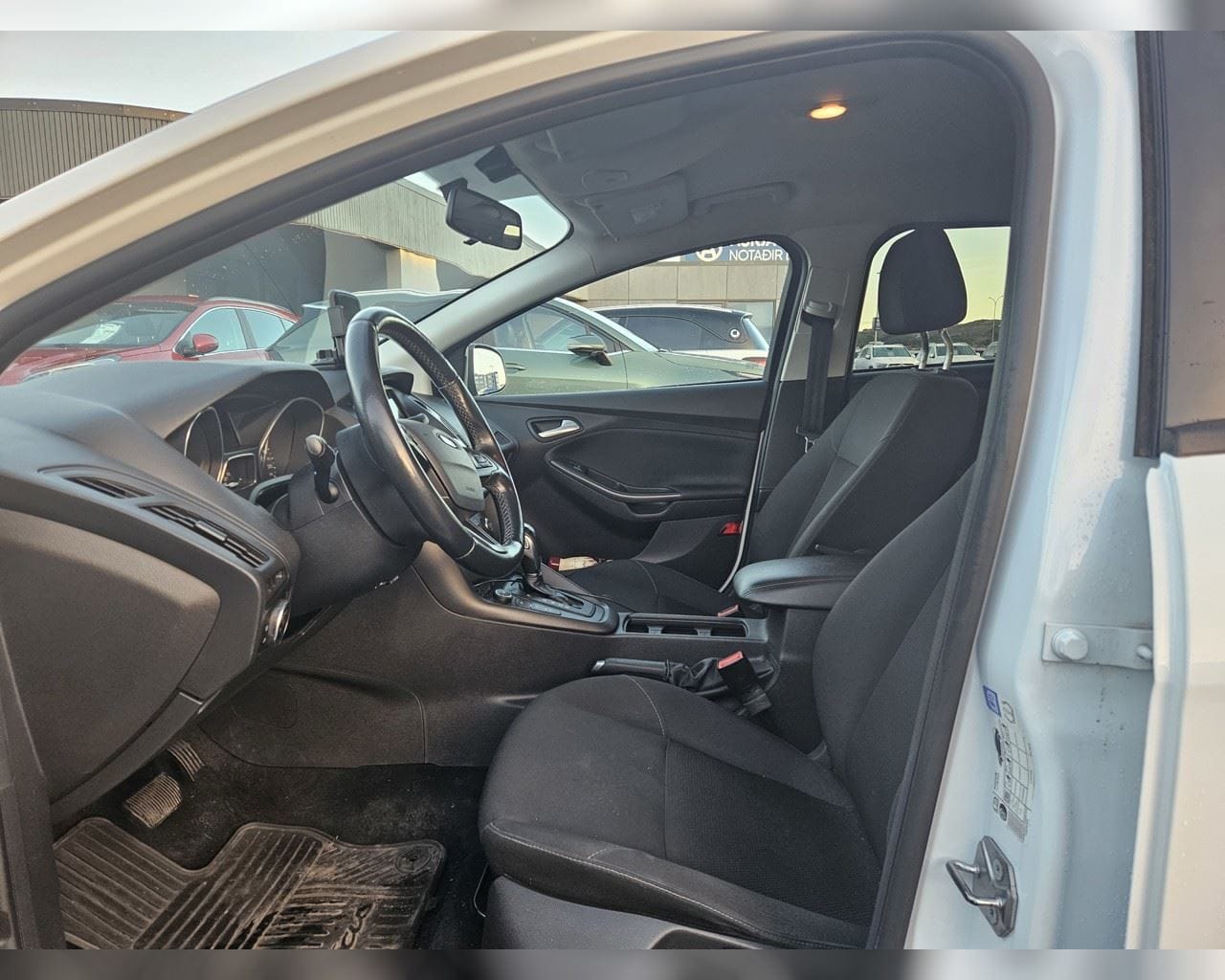FORD FOCUS