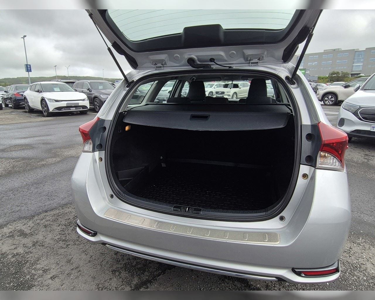 TOYOTA AURIS ACTIVE HYBRID